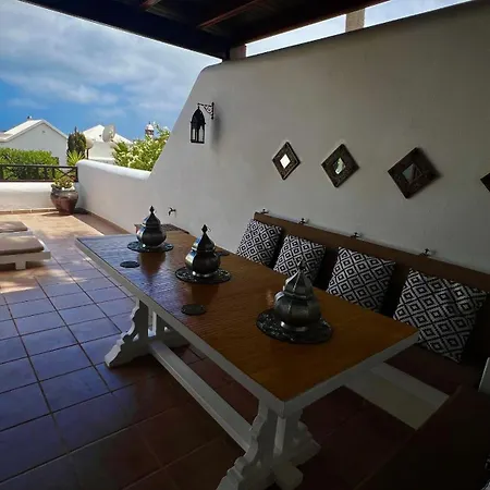 別荘 Casa Casablanca Carlos Park, Tranquil Yet Area 15 Minutes Walk To Town Centre