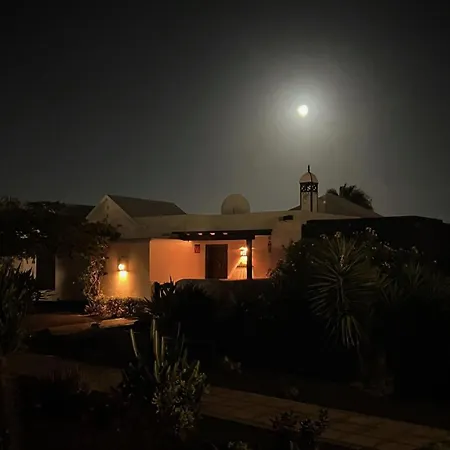 Casa Casablanca Carlos Park, Tranquil Yet Area 15 Minutes Walk To Town Centre * بلايا بلانكا