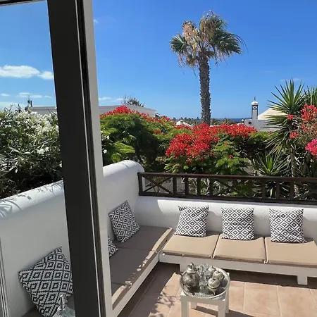 Casa Casablanca Carlos Park, Tranquil Yet Area 15 Minutes Walk To Town Centre *