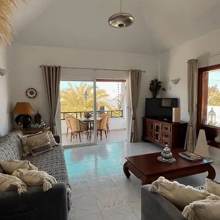 Nyaraló Casa Casablanca Carlos Park, Tranquil Yet Area 15 Minutes Walk To Town Centre *