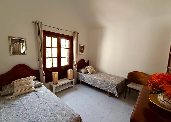 Casa Casablanca Carlos Park, Tranquil Yet Area 15 Minutes Walk To Town Centre * פלאיה בלנקה