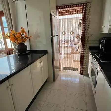 بيت للعطل Casa Casablanca Carlos Park, Tranquil Yet Area 15 Minutes Walk To Town Centre بلايا بلانكا