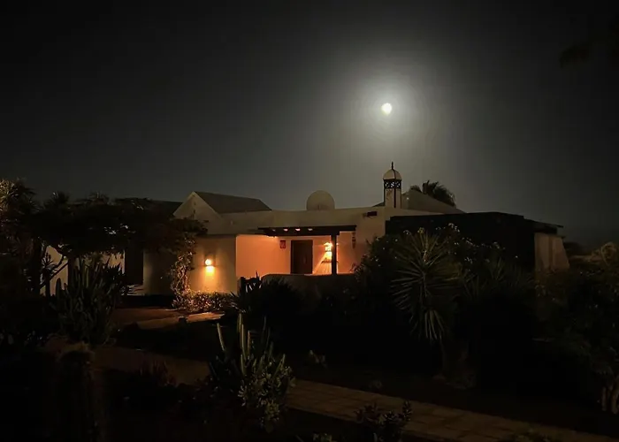 Casa Casablanca Carlos Park, Tranquil Yet Area 15 Minutes Walk To Town Centre * بلايا بلانكا