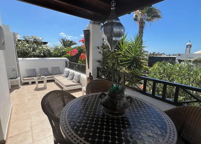 Casa Casablanca Carlos Park, Tranquil Yet Area 15 Minutes Walk To Town Centre