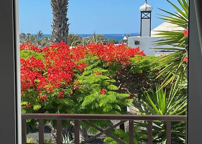 Casa Casablanca Carlos Park, Tranquil Yet Area 15 Minutes Walk To Town Centre *