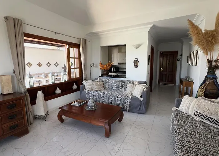 Casa Casablanca Carlos Park, Tranquil Yet Area 15 Minutes Walk To Town Centre * بلايا بلانكا