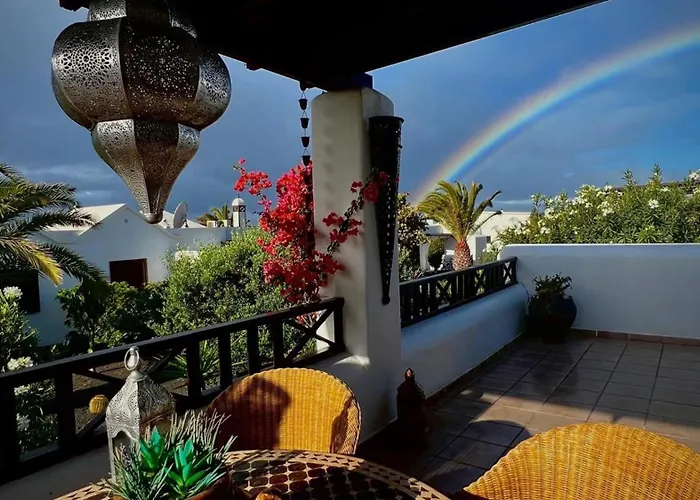 Casa Casablanca Carlos Park, Tranquil Yet Area 15 Minutes Walk To Town Centre بيت للعطل