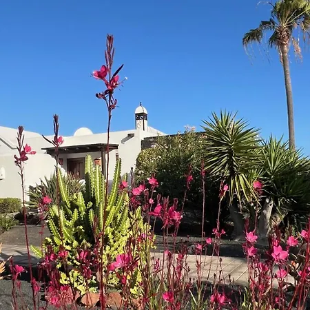 Casa Casablanca Carlos Park, Tranquil Yet Area 15 Minutes Walk To Town Centre Holiday home *