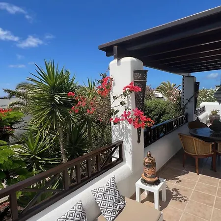 Дом отдыха Casa Casablanca Carlos Park, Tranquil Yet Area 15 Minutes Walk To Town Centre Коста Бланка