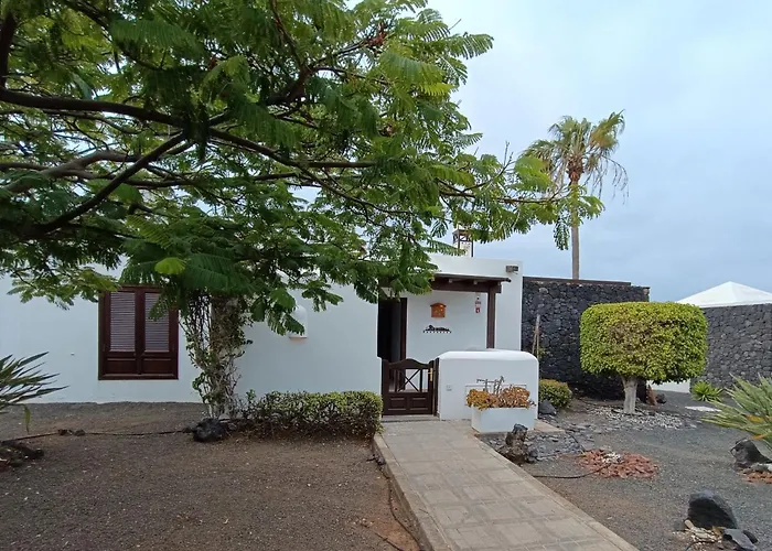 Casa Casablanca Carlos Park, Tranquil Yet Area 15 Minutes Walk To Town Centre * Playa Blanca (Lanzarote)